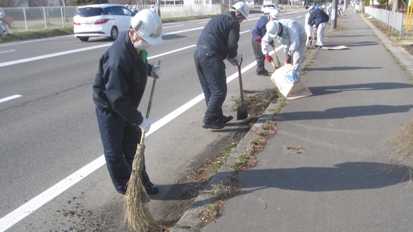 サムネイル:今年も「船川港湾区域アダプト・ロード・プログラム」の清掃活動を行いました！