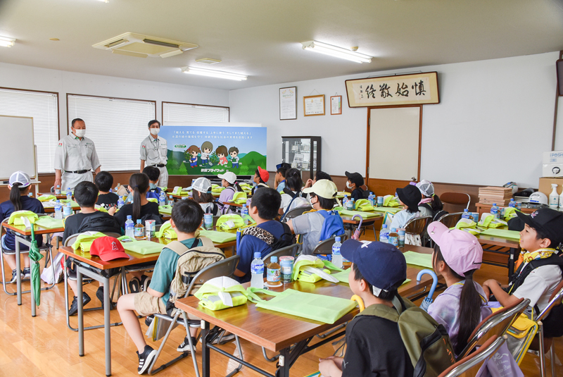 サムネイル:船川第一小3年生が男鹿工場を見学！～地元企業を知り働くことを知る～