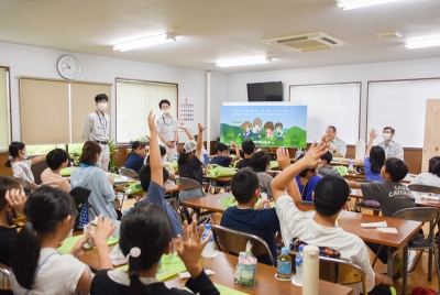 地球のために森林のサイクルを大切に！～脇本第一小5年生が男鹿工場で校外学習～