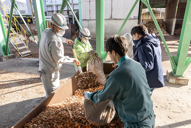 サムネイル:大森山動物園インドホシガメとシマフクロウにチップを提供！