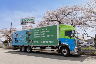 本社敷地内に咲く満開の桜 癒しの風景が広がる