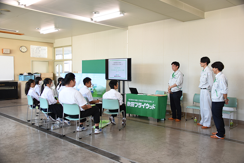 サムネイル:当社社員の卒業生が秋田で働くことをPR！～地域企業ガイダンス秋田市立飯島中開催～