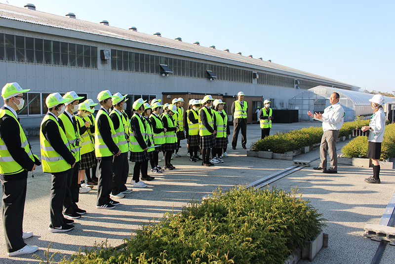 サムネイル:秋田で働くことを知って企業の魅力を発見！～大曲農高1年生が工場見学～