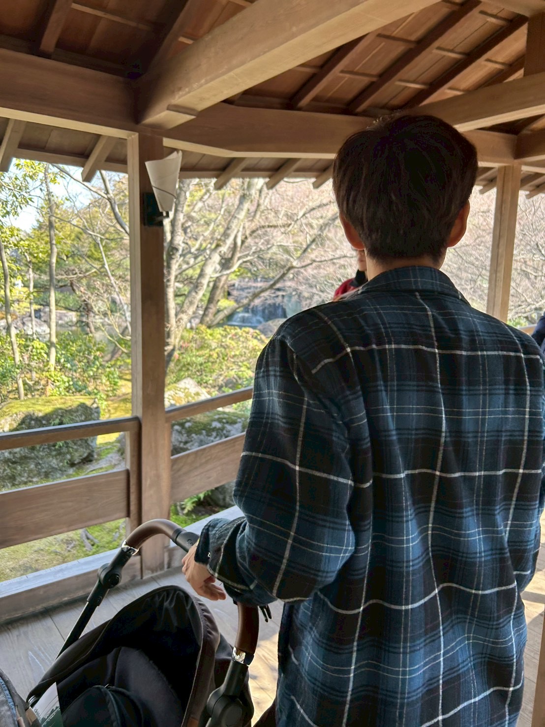 サムネイル:となりの人事は何してる人？