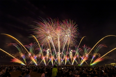 創造花火で「魔法の世界」を表現　男鹿日本海花火