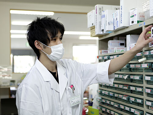 インタビュー画像:管理薬剤師 村田将吾さん【平成25年4月入社】
