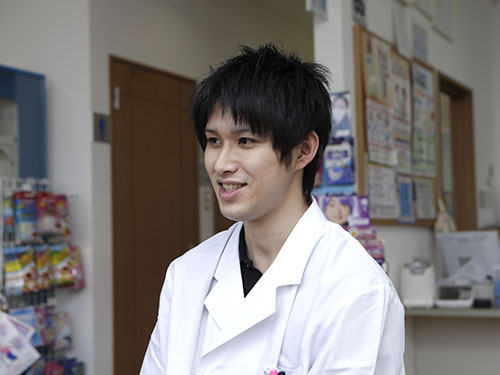 インタビュー画像:管理薬剤師 村田将吾さん【平成25年4月入社】