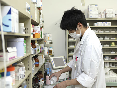 インタビュー画像:管理薬剤師 村田将吾さん【平成25年4月入社】