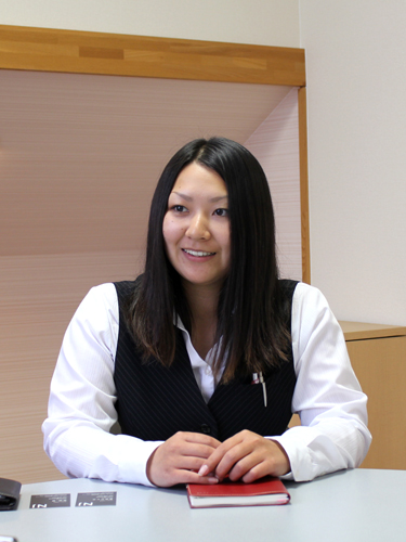 インタビュー画像:技術部 石沢 江美さん【入社6年目】