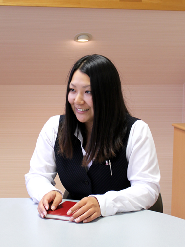 インタビュー画像:技術部 石沢 江美さん【入社6年目】