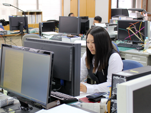 インタビュー画像:技術部 石沢 江美さん【入社6年目】