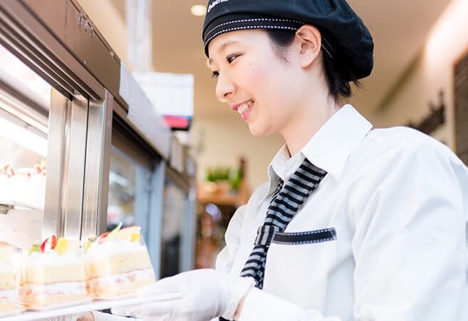 菓子販売「シャトレーゼ」事業スタート